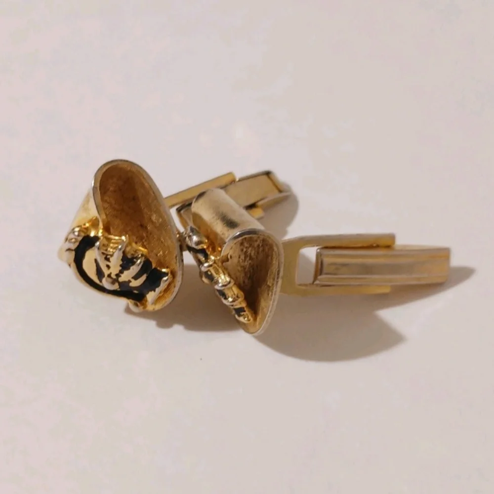 VTG Roman Soldier Warrior Cufflinks Gold Tone Black Enamel Mid Century Knight